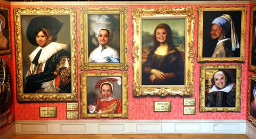 Portrait gallery in use
